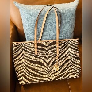 Michael Kors Large Tote👜🦓